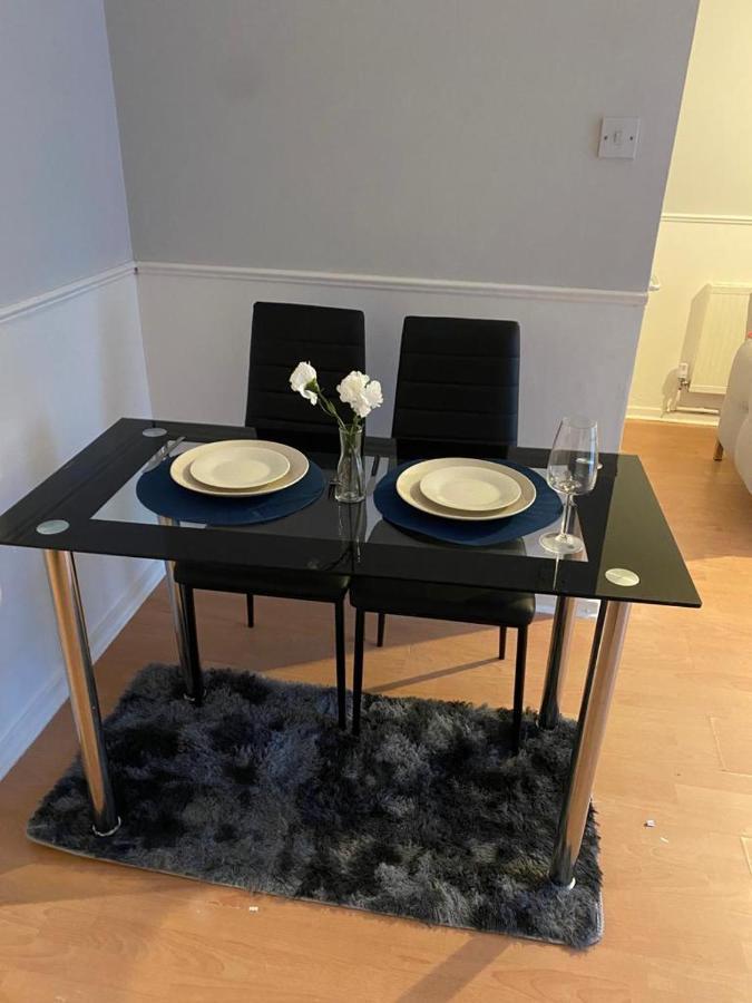 2 Bedroom Lovely Apartment In Woolwich London Eksteriør bilde